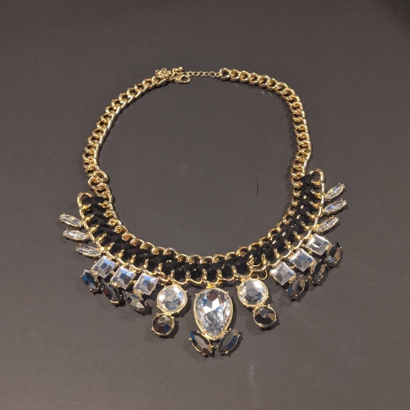 Jeweled necklace and bracelet set - Picture 3 of 3